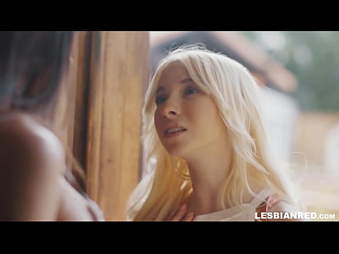 ❤️ Stelpan kemur heim nokkrum mánuðum síðar og endar með því að borða kisu stjúpmömmu sinnar ❤ Kynlífsmyndband á is.pornpictureshq.ru ﹏